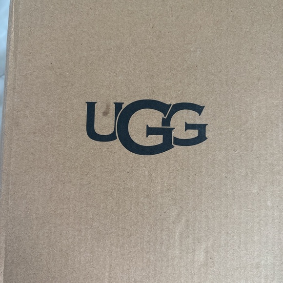 Tasman UGGS - Picture 4 of 4